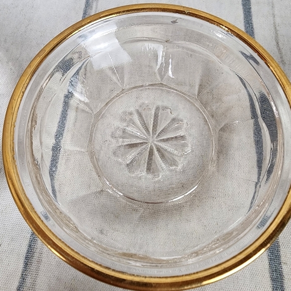 Art Deco Salt Barrel Salt Cellar Pressed Glass Star Motif Gold Rim Set of 6 - Picture 12 of 12